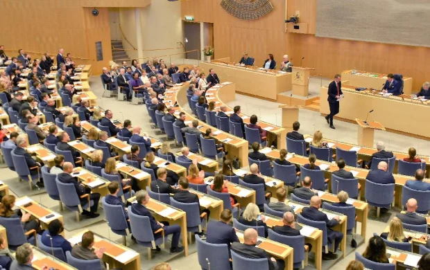 İsveç'teki genel seçimde parlamentoda 3 sandalye farkla sol blok önde