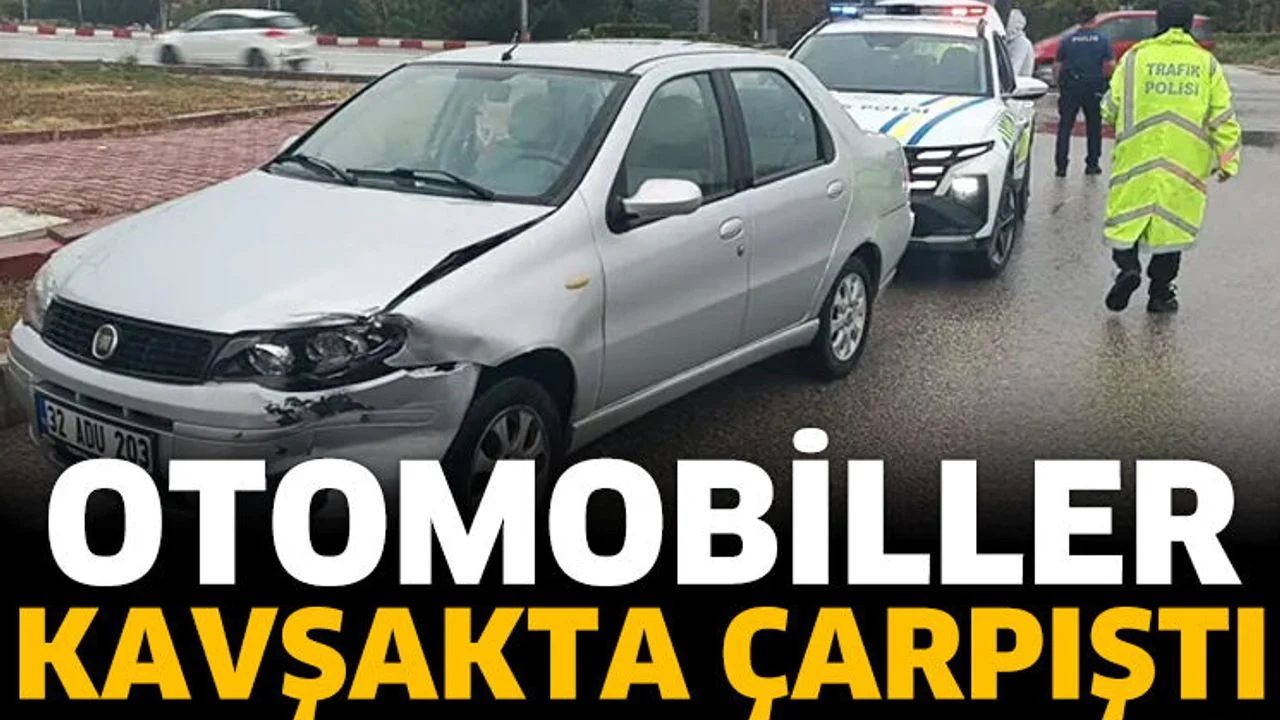Otomobiller kavşakta çarpıştı
