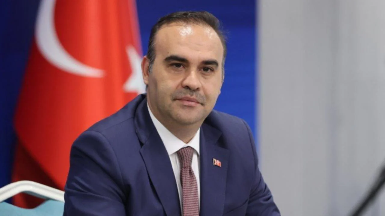 Bakan Kacır: Kamu yatırımlarının en az yüzde 2'si yapay zekaya ayrılacak