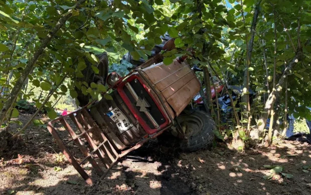 Fındık işçilerini taşıyan traktör devrildi: 18 yaralı