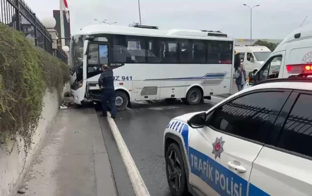 Kaza nedeniyle D100 karayolu trafiğe kapandı: 11 yaralı