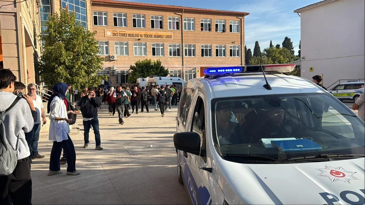 Manisa'da okula silahlı saldırı