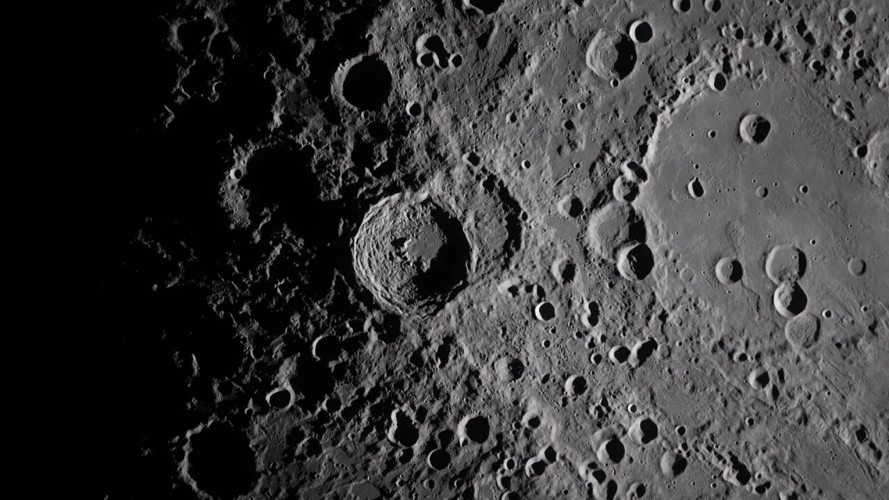 Bilim insanları uyardı: Ay'daki su rezervleri büyük şehirler kurmaya yetmez