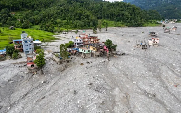 Nepal'deki selin ardından tünelde 9 gün mahsur kalan 2 işçi kurtarıldı