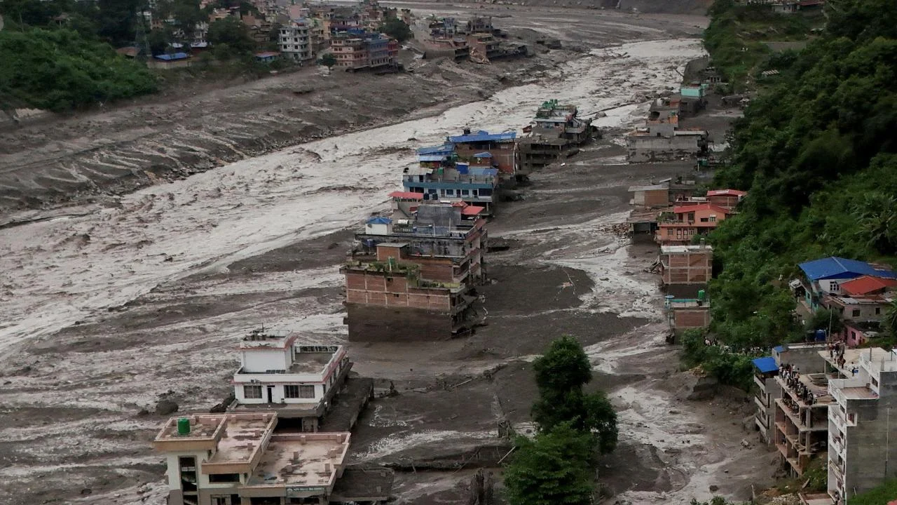 Nepal'deki selde hayatını kaybedenlerin sayısı 1050'ye yükseldi