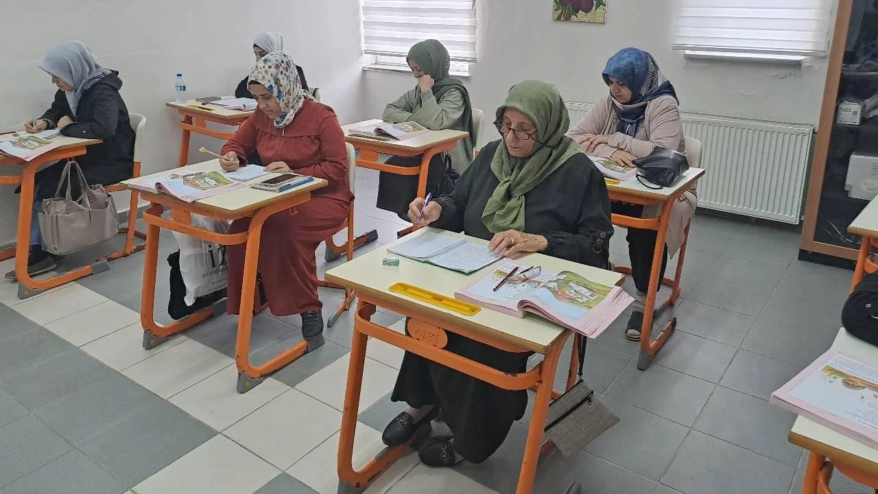 Okuryazarlık Seferberliği 471 bin kadını okuryazar yaptı