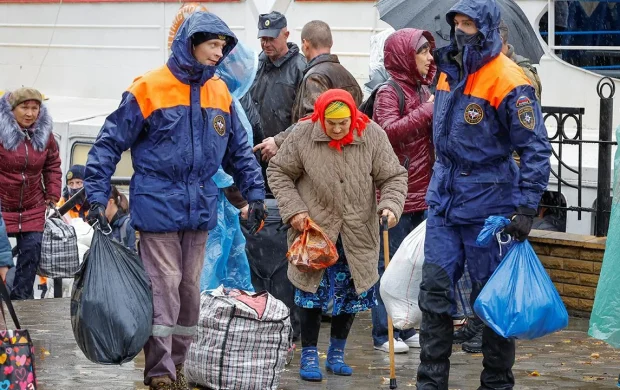 Ukrayna kentinde gıda ve su krizi: Halk bahçe otlarıyla besleniyor