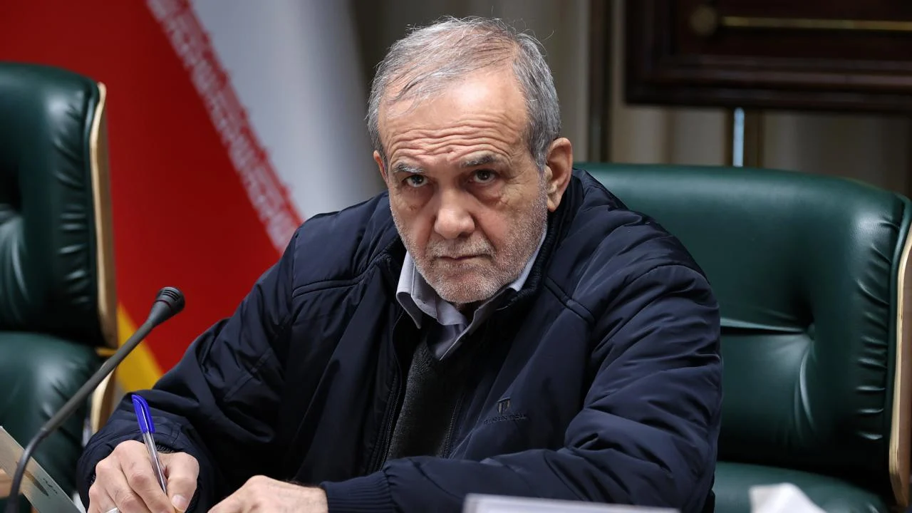 İran Cumhurbaşkanı Pezeşkiyan: Yakıt tasarrufu kapsamında devlete ait konferans salonları kapatılacak