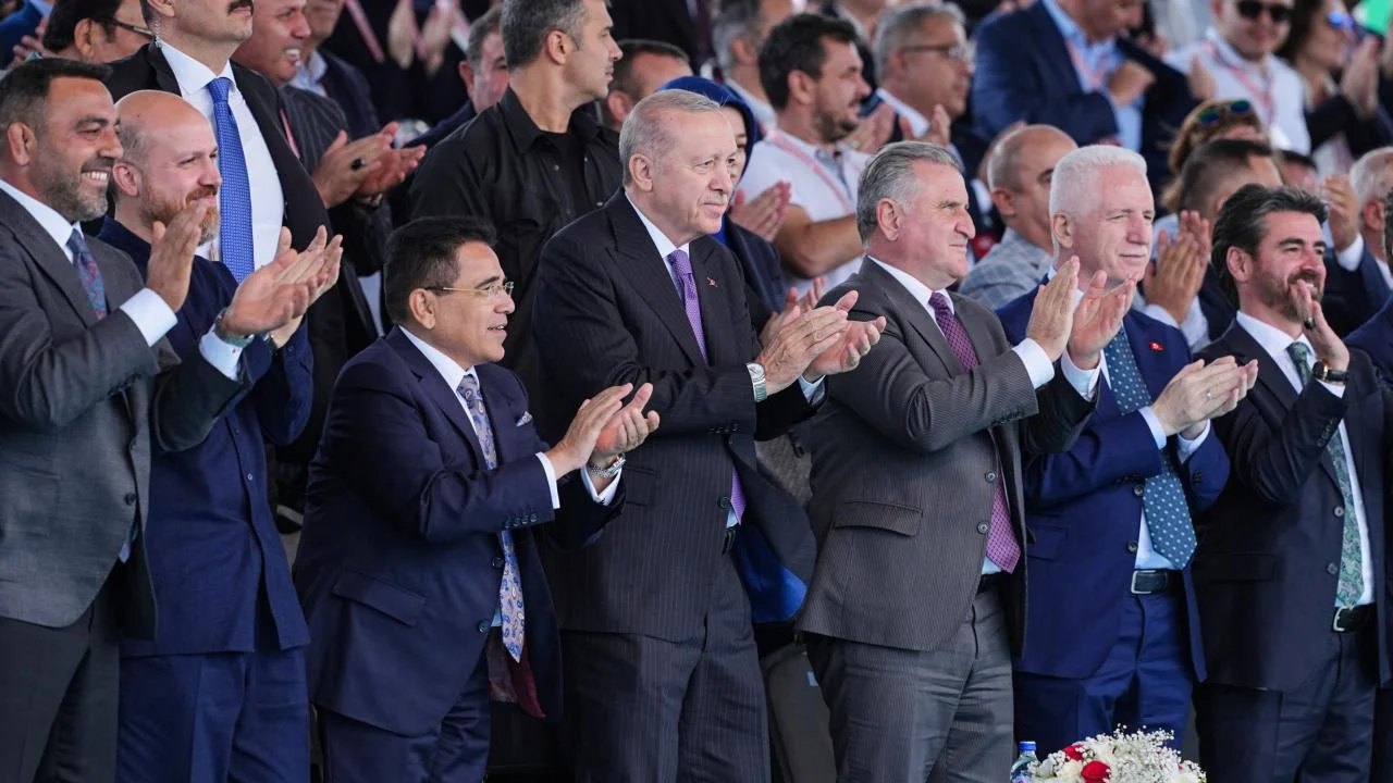 Cumhurbaşkanı Erdoğan, 'Yağlı Güreş Cumhurbaşkanlığı Kupası' final müsabakasını izledi