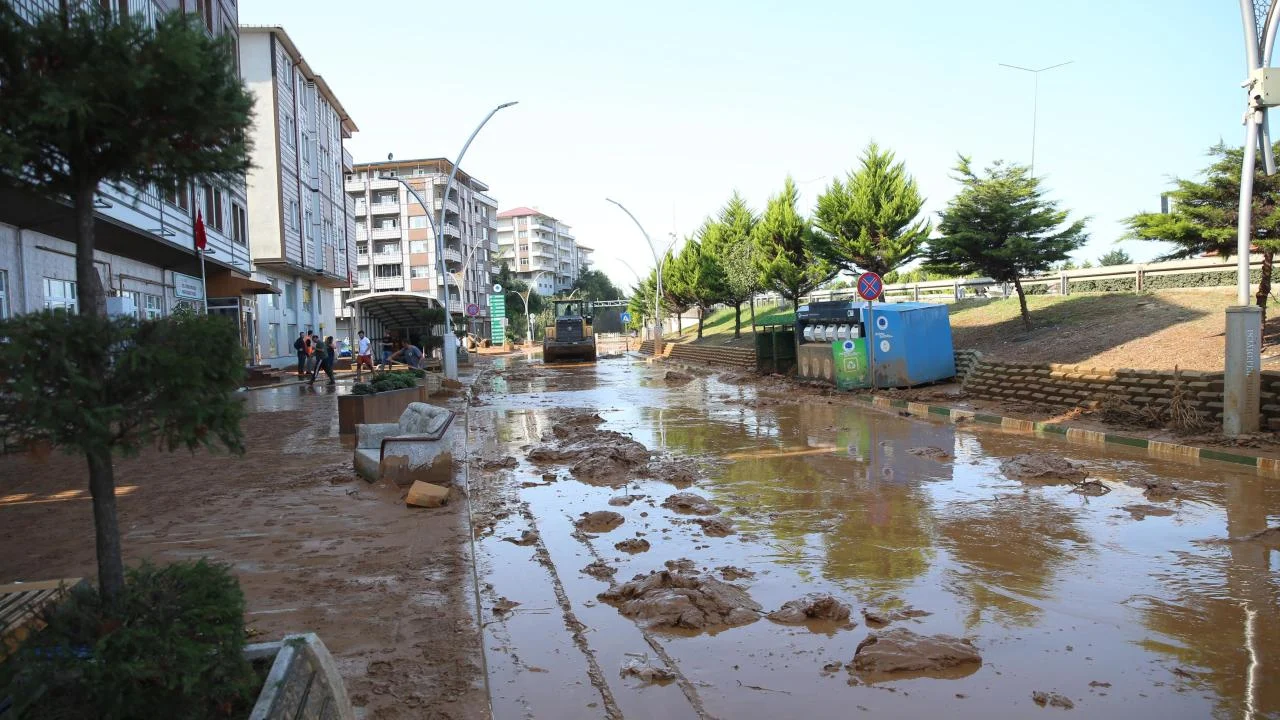 Rize'de sağanak sonrası temizlik seferberliği