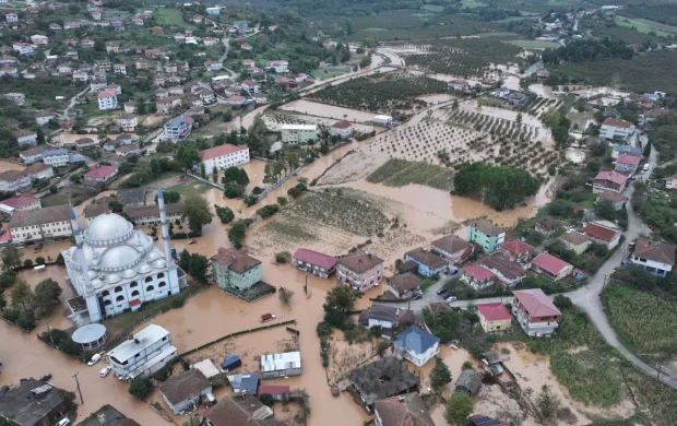 Sakarya'da sel nedeniyle bazı okullar tatil edildi