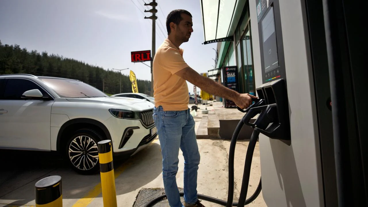 Ağustos'ta elektrikli araçlara 3,5 milyonun üzerinde şarj işlemi yapıldı