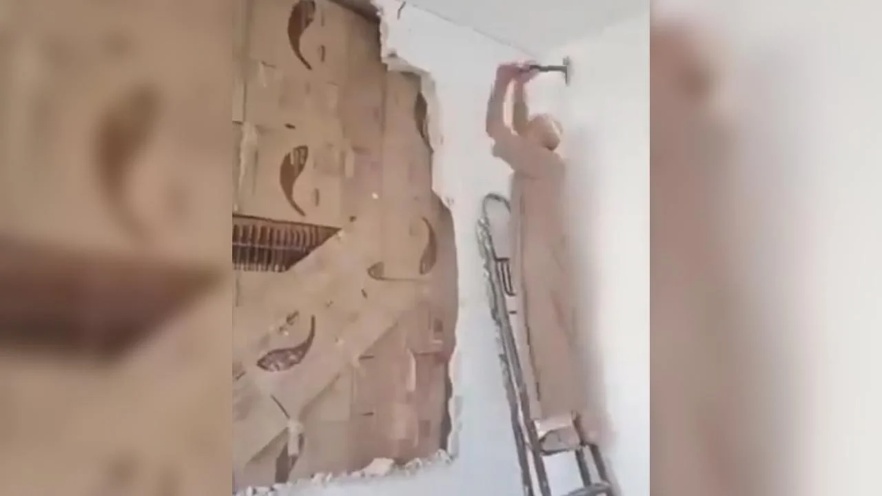 Esad rejiminden kaçan Suriyeli, duvar örerek sakladığı kütüphanesine yıllar sonra kavuştu