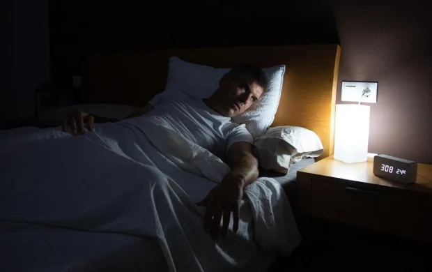 Gece ışıkta uyumak kalbi etkiliyor olabilir