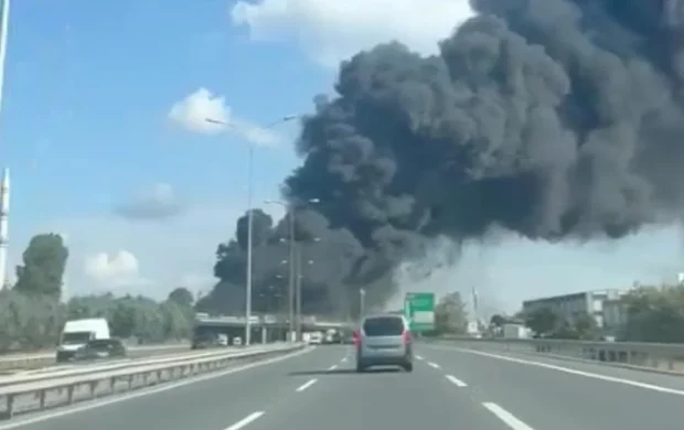 Bahçeşehir TEM Otoyolu'nda tır yangını