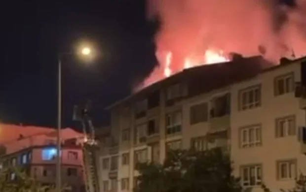 Ankara'da binanın çatısında yangın çıktı