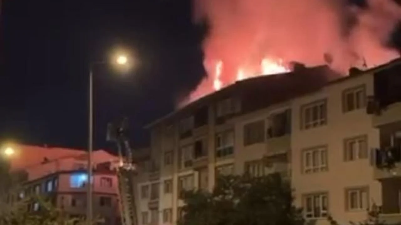 Ankara'da binanın çatısında yangın çıktı