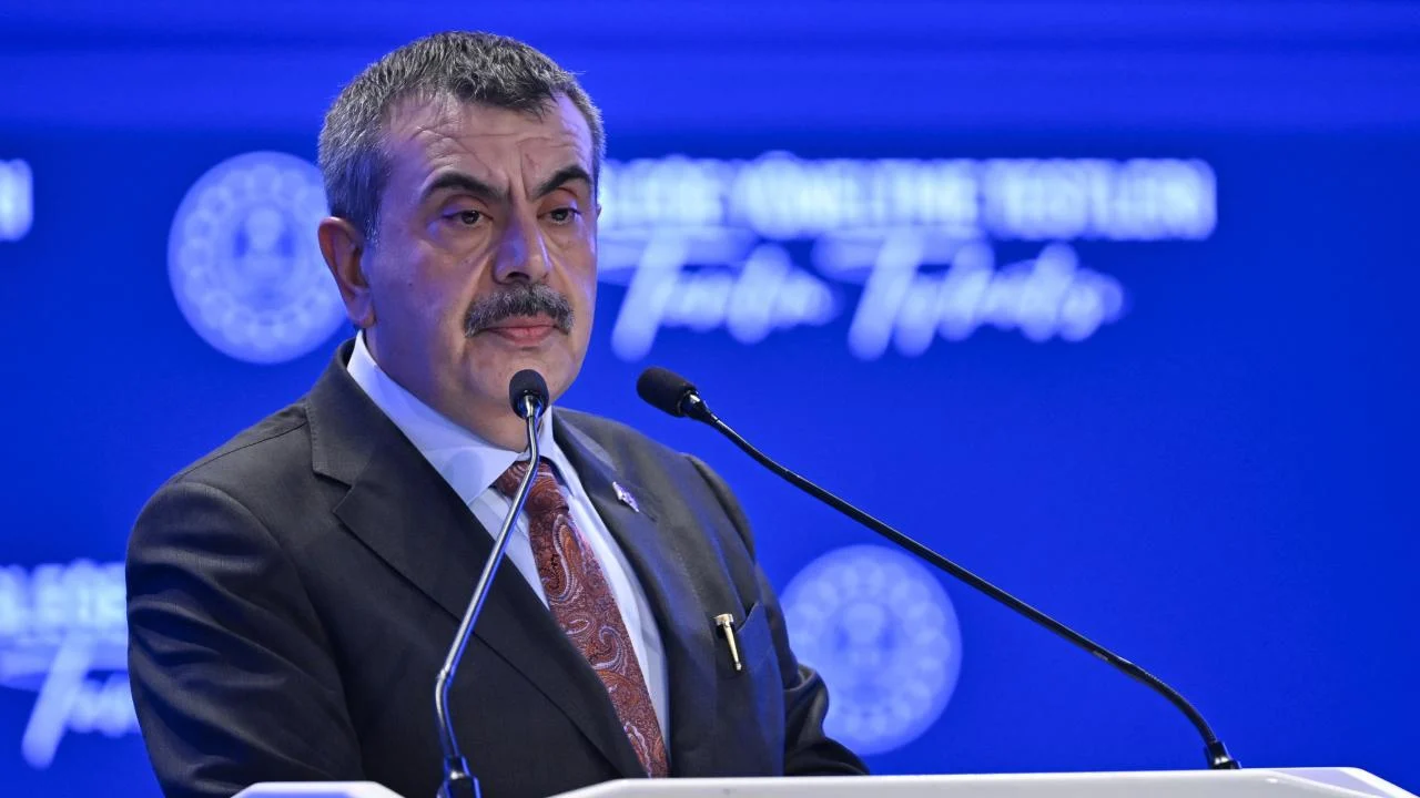 Bakan Tekin: Evlatlarımızı yetkin ve erdemli nesiller olarak yetiştirmenin gayreti içindeyiz
