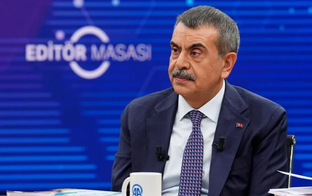 Bakan Tekin: Öğretmenlerimizi cep telefonu konusunda uyardık