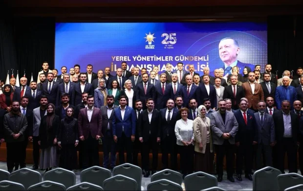 Farklı siyasi partilerden 136 kişi AK Parti'ye katıldı