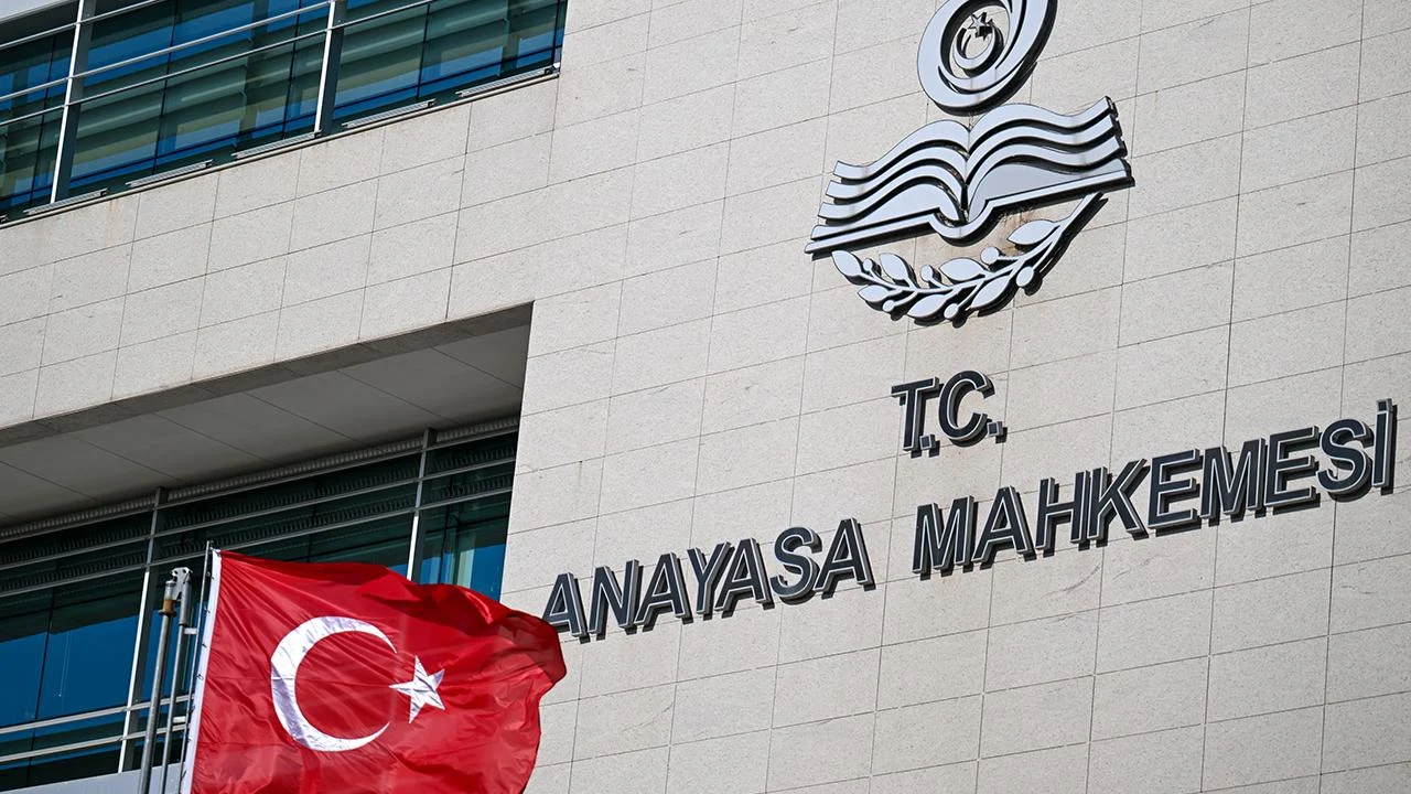 AYM, 15 siyasi partinin sorumlularına suç duyurusunda bulunulmasına karar verdi