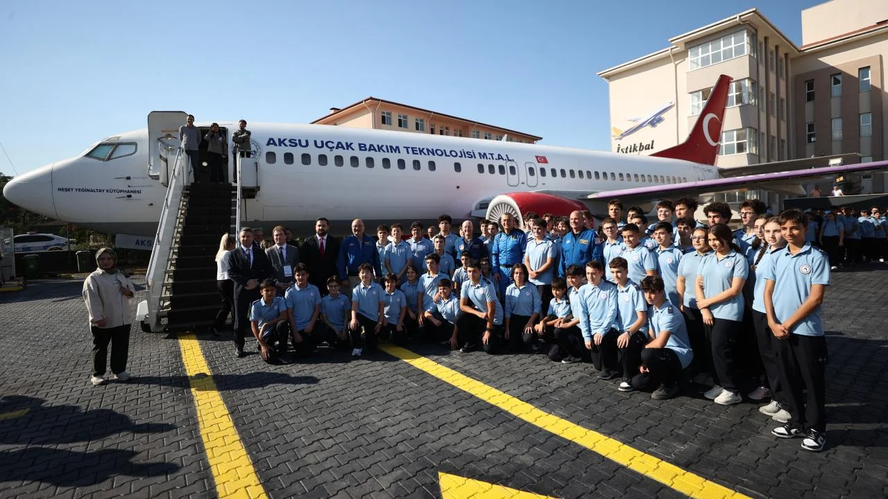 Astronotlar Antalya'da öğrencilerle buluştu