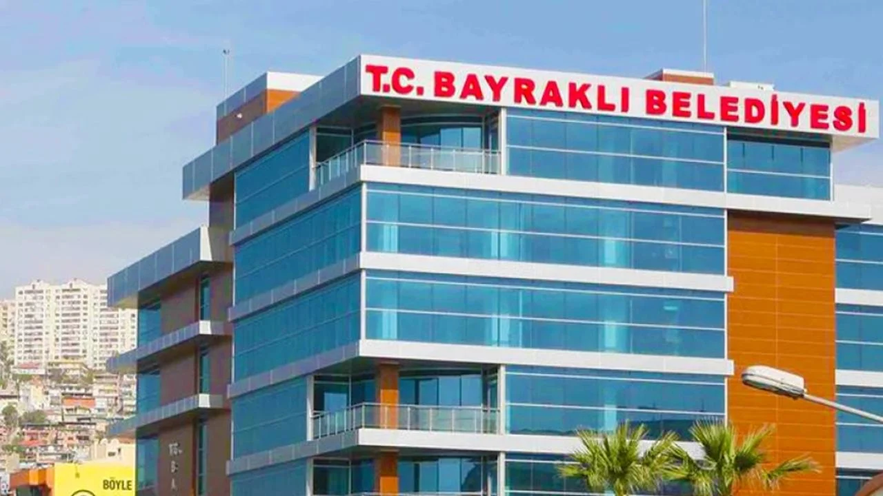 Bayraklı Belediyesi'ne rüşvet soruşturmasında 15 kişi tutuklandı