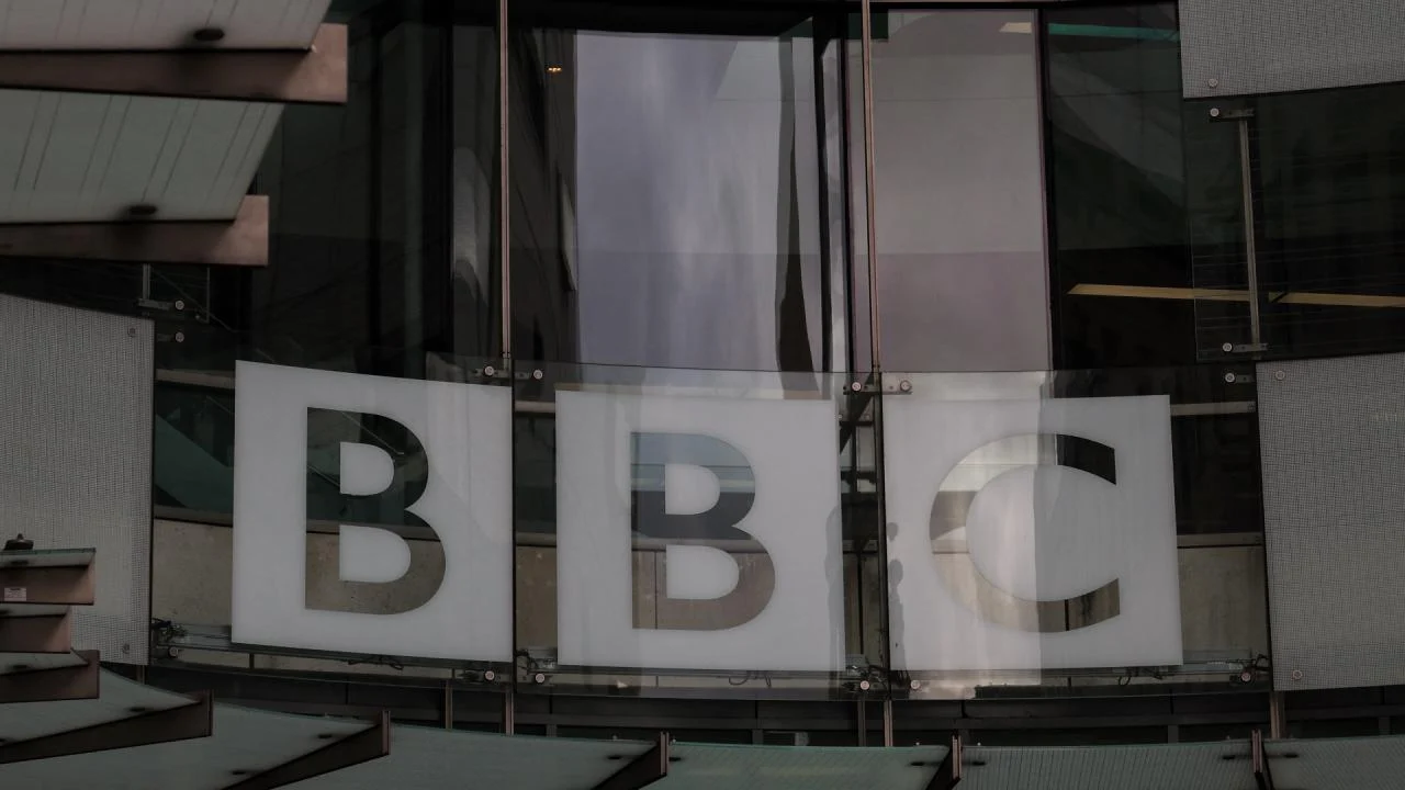 BBC, 10 milyar dolarlık dava için Trump'ı ifade vermeye zorlaması için yargıca başvurdu