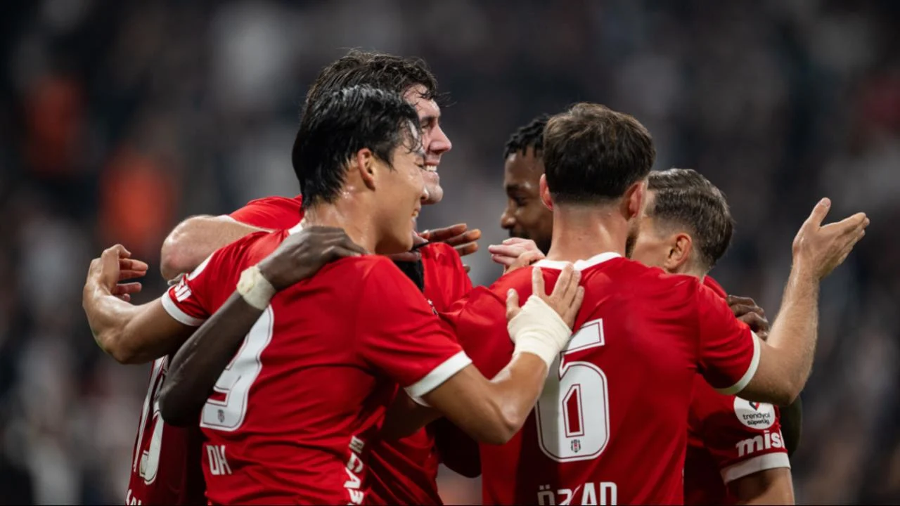 Beşiktaş, Başakşehir'i 2 golle geçti