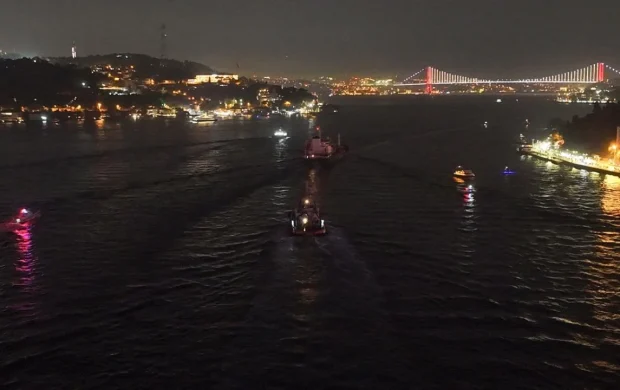 İstanbul Boğazı'nda gemi trafiği yeniden açıldı