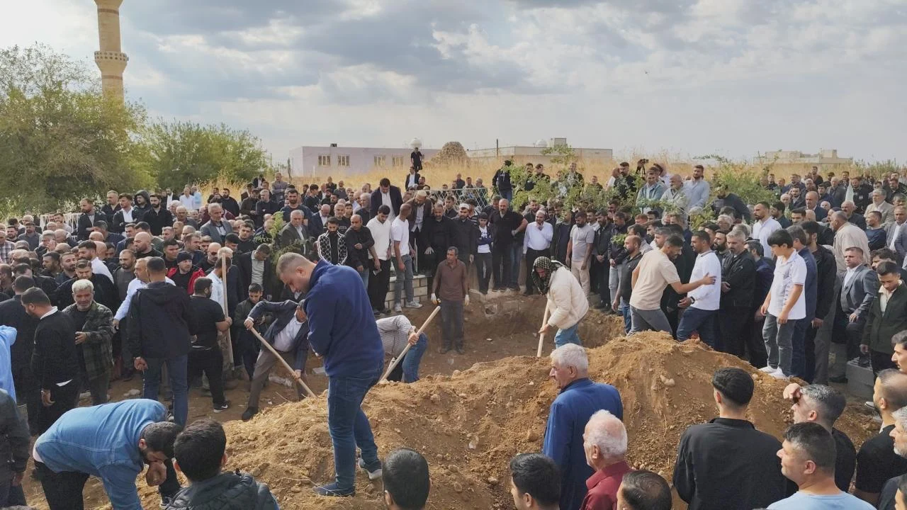 Mardin'de feci kaza: Aynı aileden 6 kişinin cenazesi defnedildi