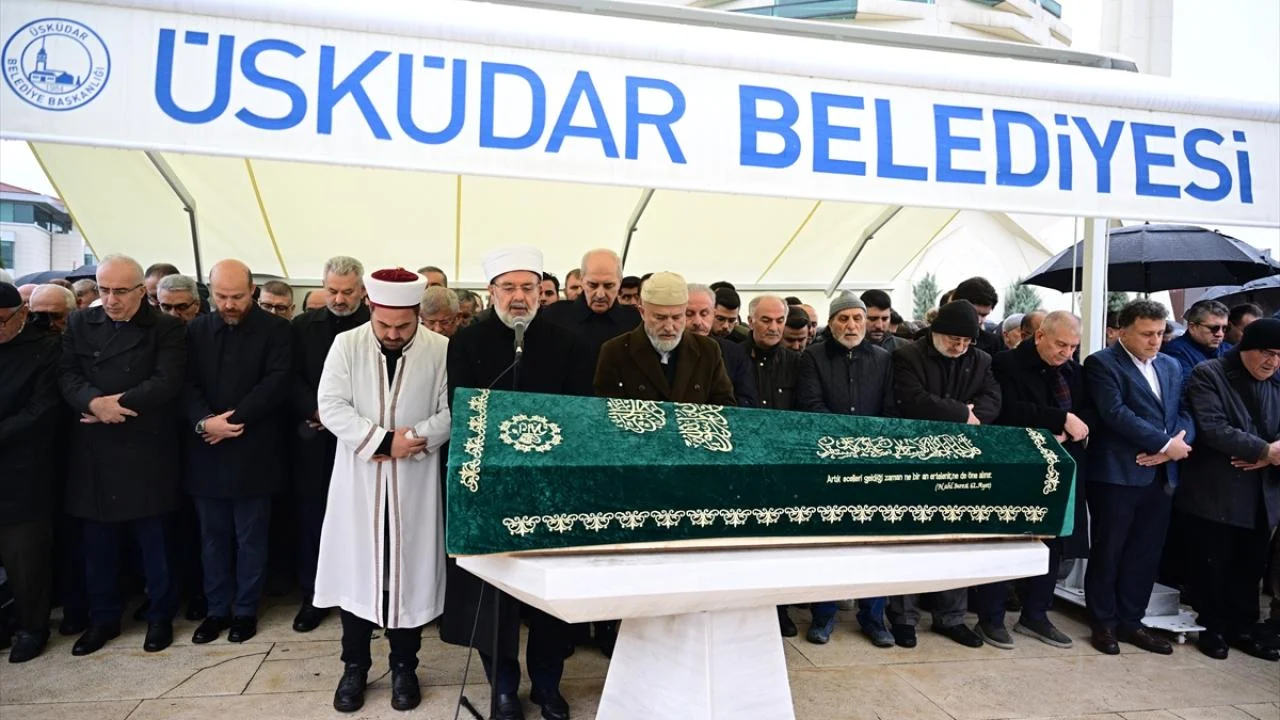 Yazar Cevat Özkaya son yolculuğuna uğurlandı