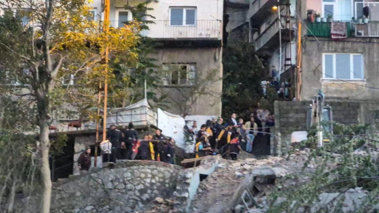 Zonguldak'ta bina çöktü: Enkazda kalan 2 kişiden 1i kurtarıldı