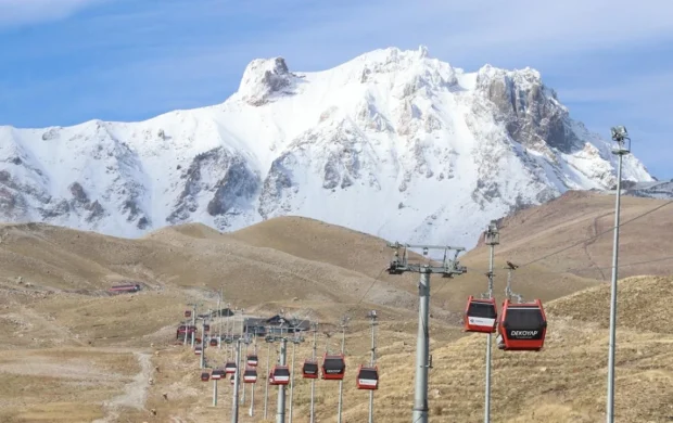 Erciyes'te 2 dağcı için arama kurtarma çalışması başlatıldı