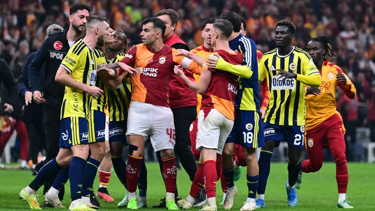 Derbiye kartlar damga vurdu