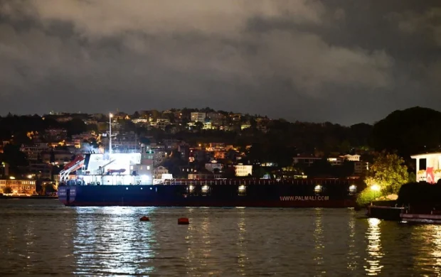 İstanbul Boğazı'nda gemi arızası: Trafik çift yönlü durduruldu