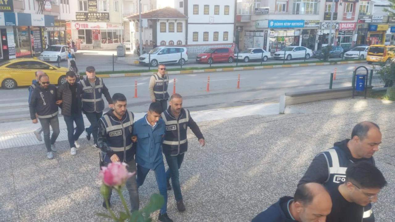 15 ilde "Nitelikli Dolandırıcılık" operasyonu: 244 gözaltı
