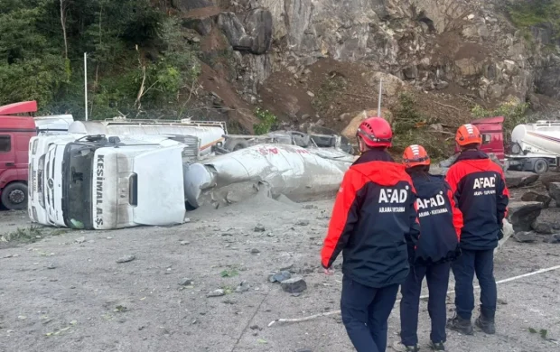 Artvin'de tır parkındaki heyelanda 1 kişi öldü