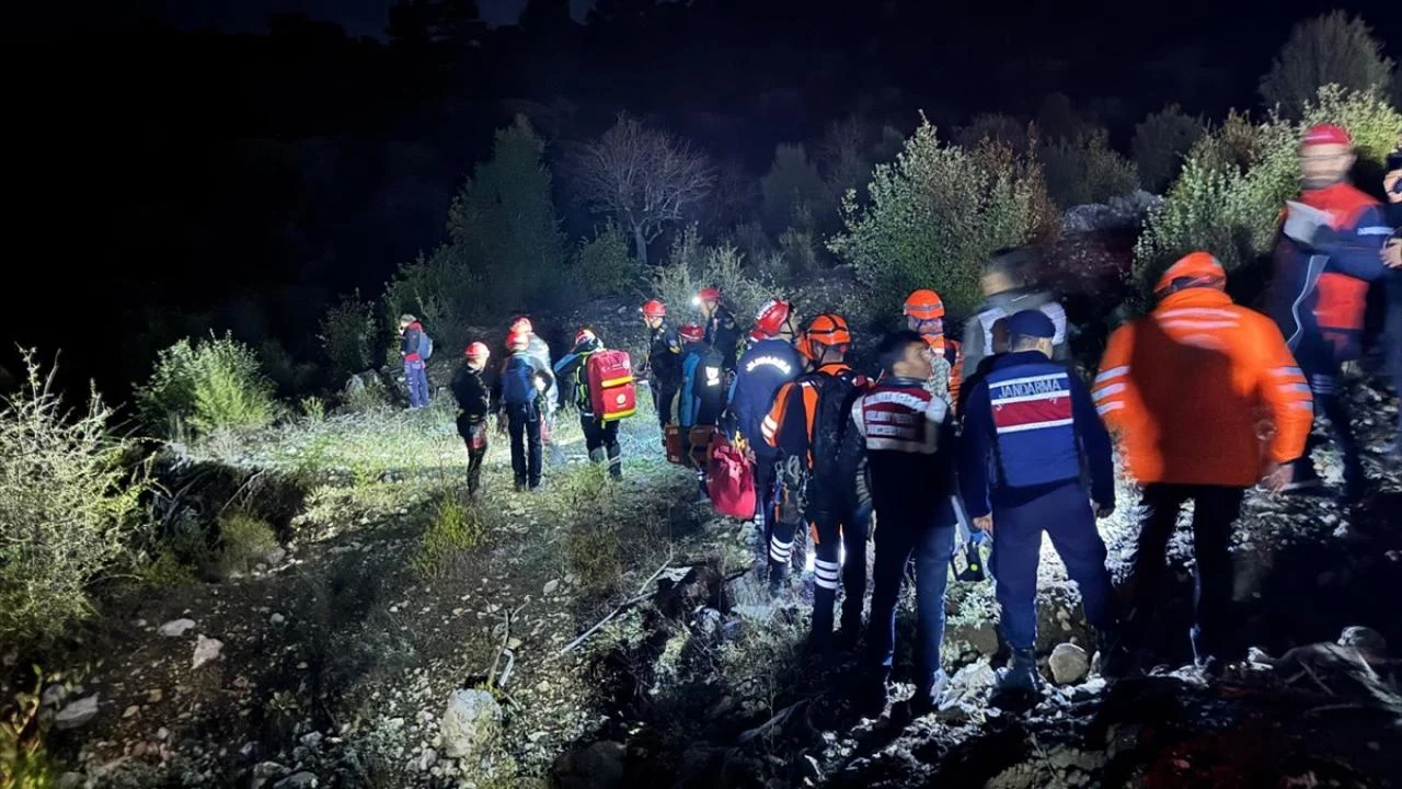 Isparta'da kanyonda mahsur kalan İHH gönüllülerinden 3'ü kurtarıldı