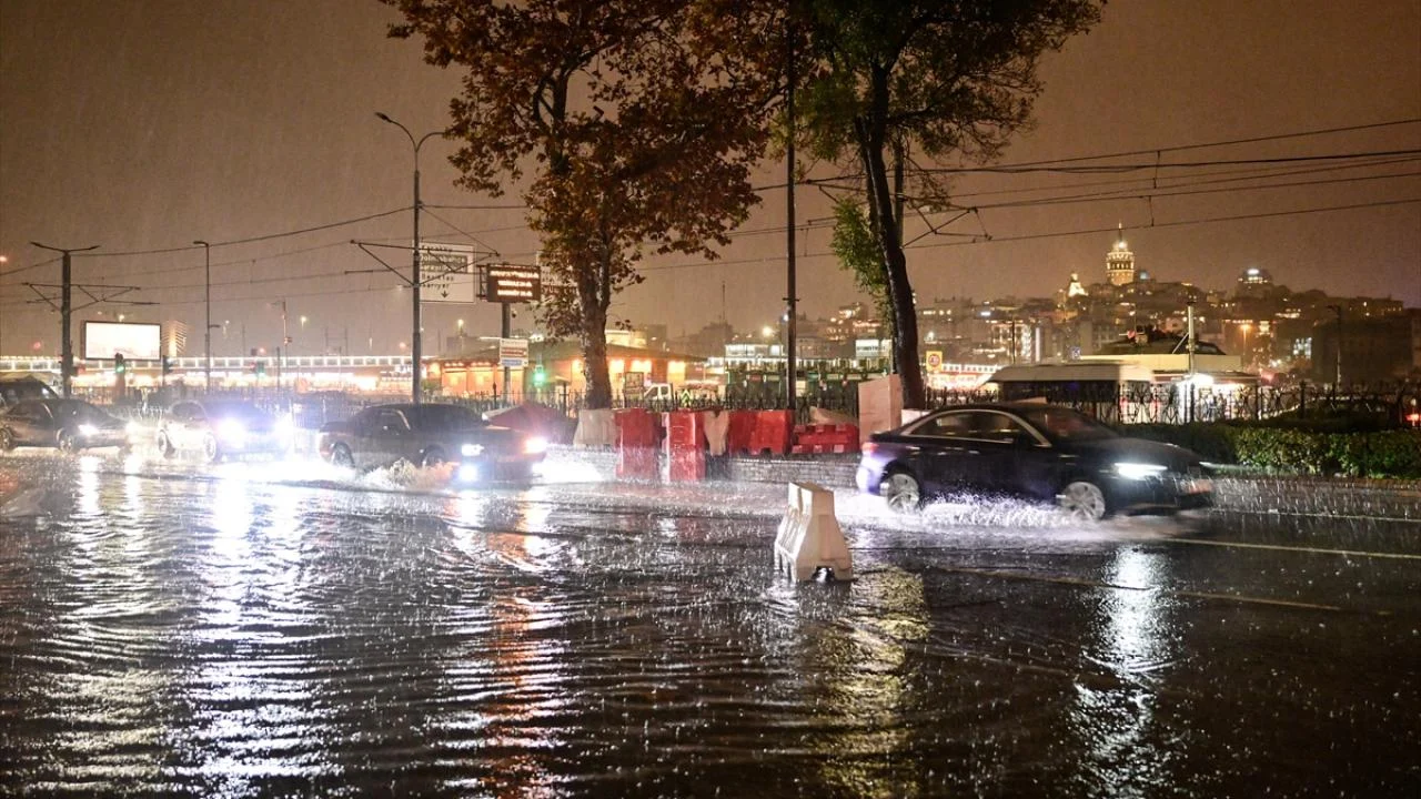 İstanbul'daki sağanağı 3 meteorolojik faktör tetikledi