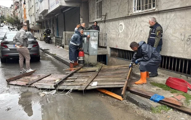 İstanbul'da sağanak hayatı olumsuz etkiledi