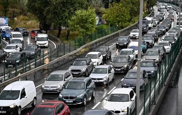 Yağışın da etkisiyle İstanbul'da yoğun trafik