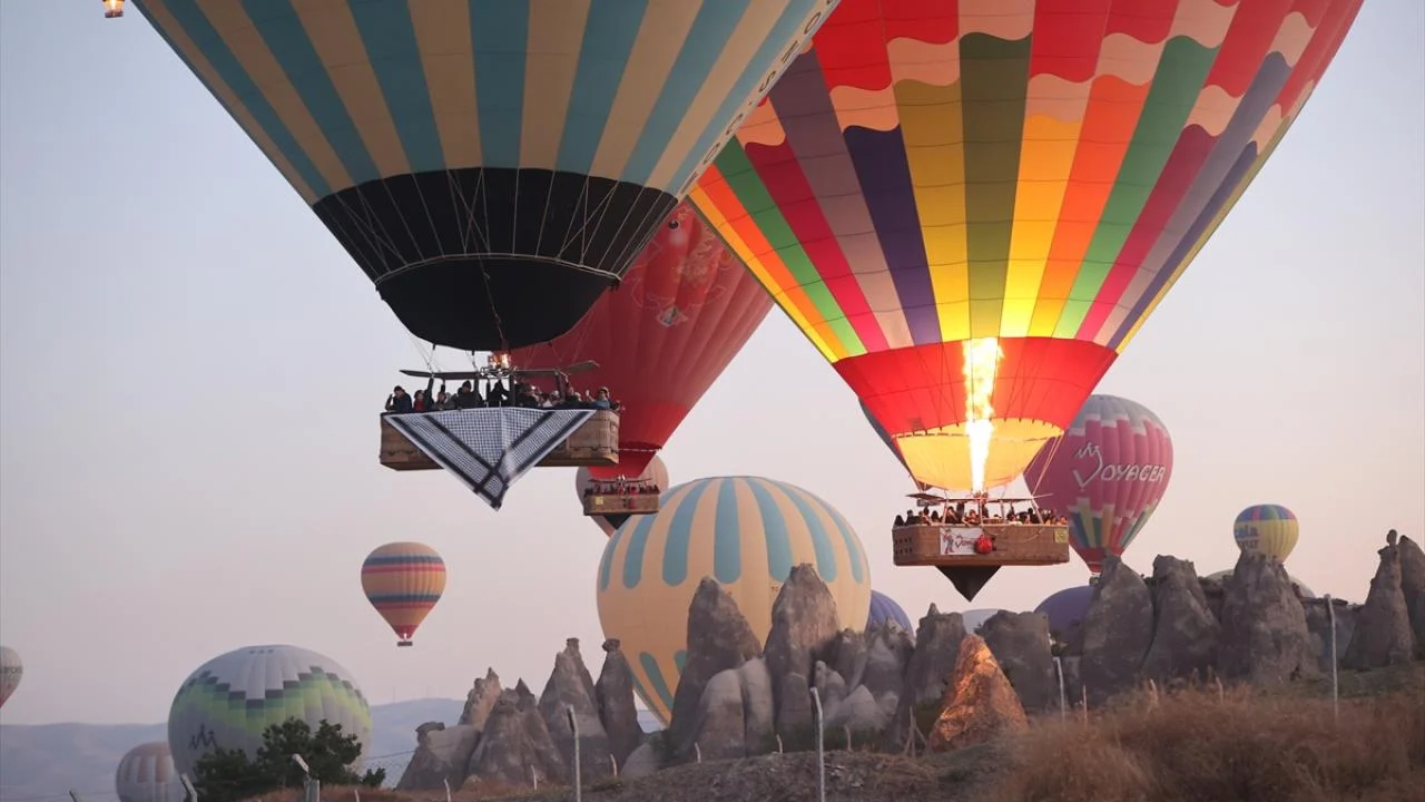 Kapadokya'da gökyüzünden Gazze'ye destek mesajı