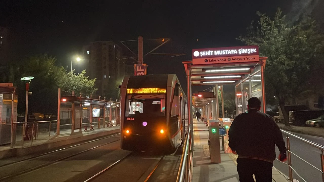 Kayseri'de tramvayın çarptığı yaya ağır yaralandı