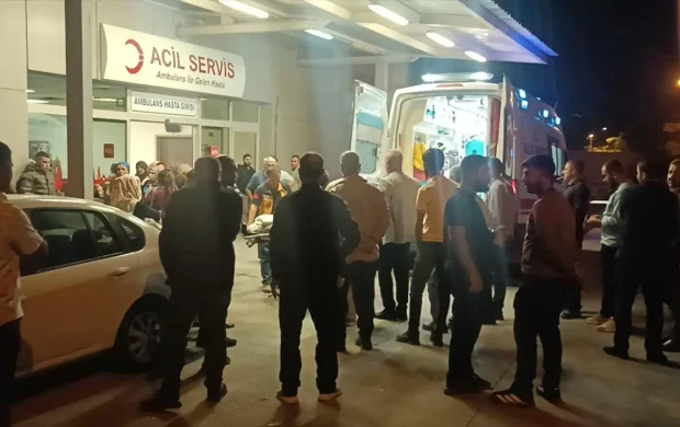 Şanlıurfa'da iki otomobil kafa kafaya çarpıştı: 1 ölü, 7 yaralı