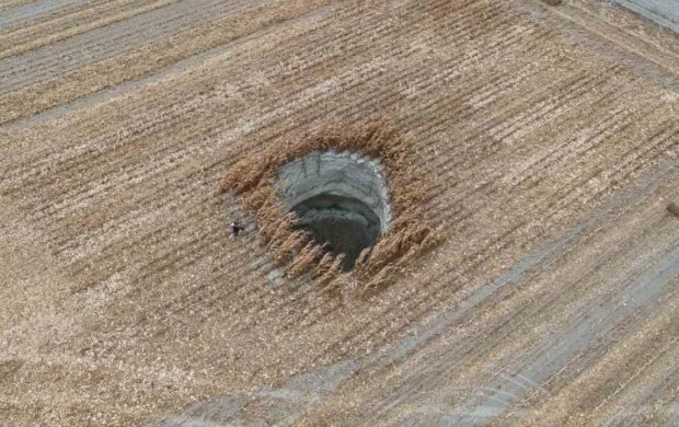 Konya'da mısır tarlasında 10 metre çapında yeni obruk oluştu