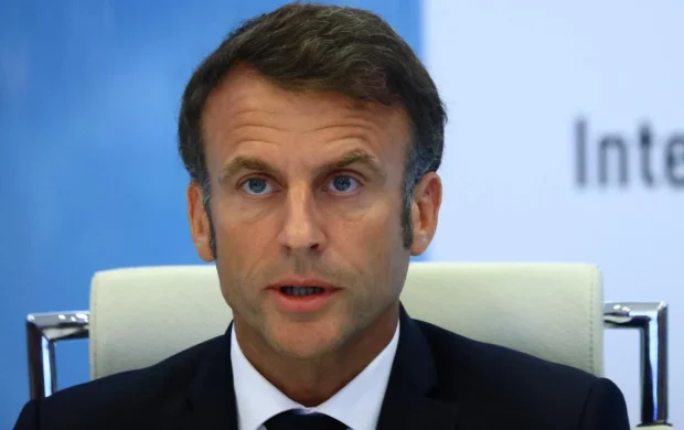 Macron: Cumhuriyeti devirmeye çalışanlar bunun hesabını vermeli