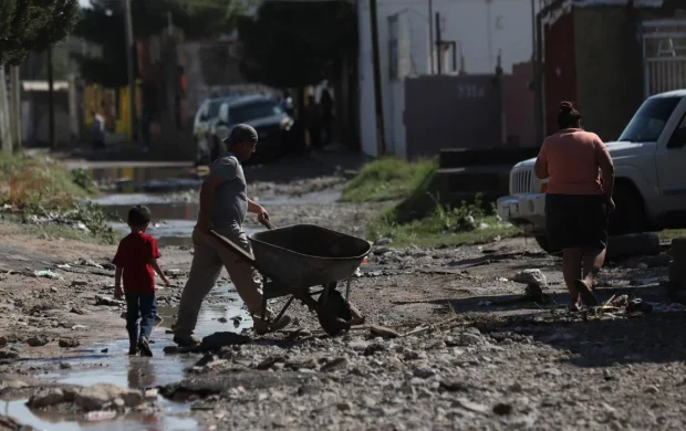 Meksika'da kasırga ve tropikal fırtınanın yol açtığı şiddetli yağışlar sonucu 6 kişi öldü