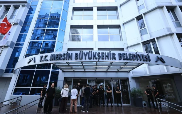 Mersin'de 3 belediyeye yolsuzluk operasyonu: 59 gözaltı