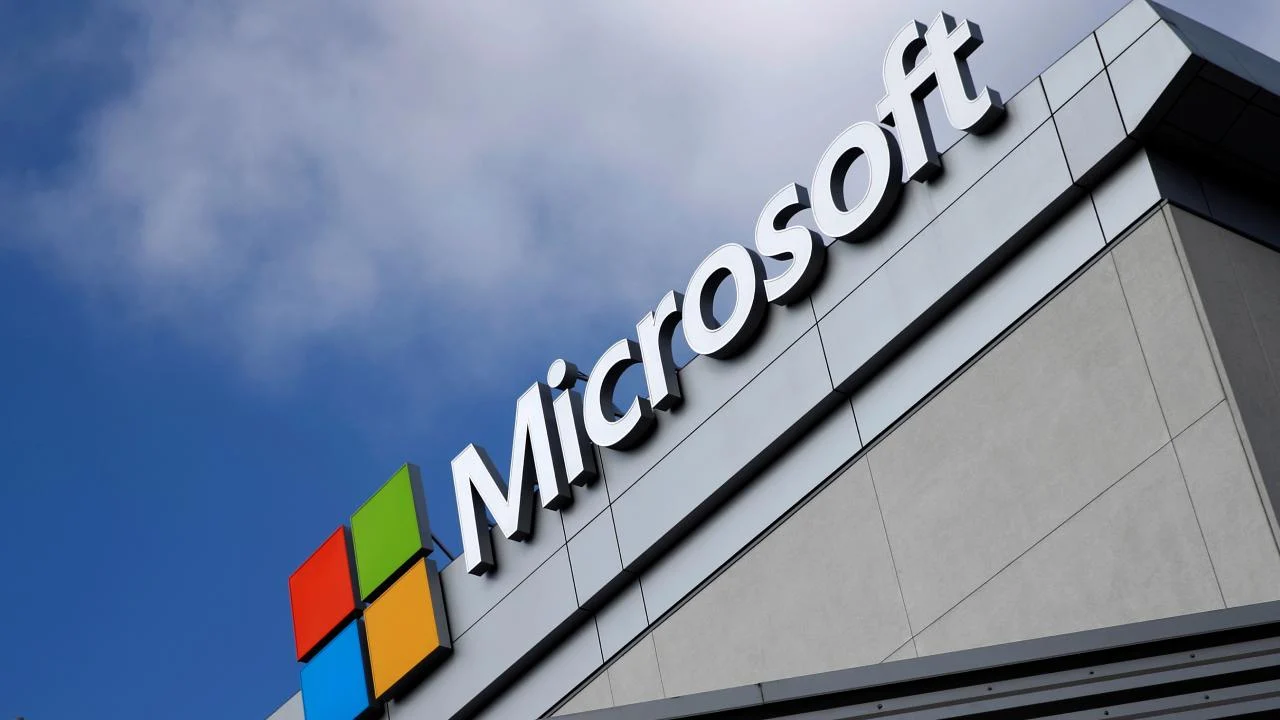 Beyaz Saray'dan Microsoft'a yabancı işçi alımı engeli